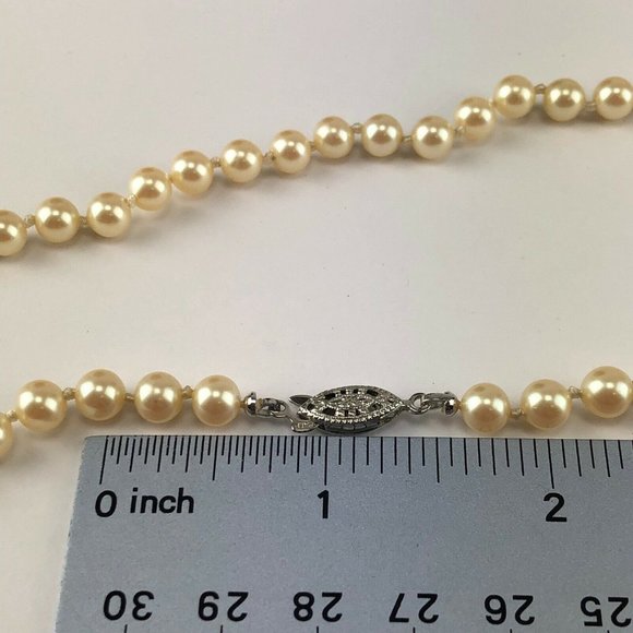 Faux Pearls 15" Necklace With Silver Tone Clasp - Picture 4 of 4
